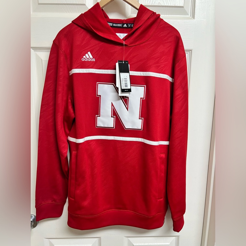 NEW Adidas Nebraska Cornhuskers Men’s Sz M Official NCAA Pullover Travel Hoodie